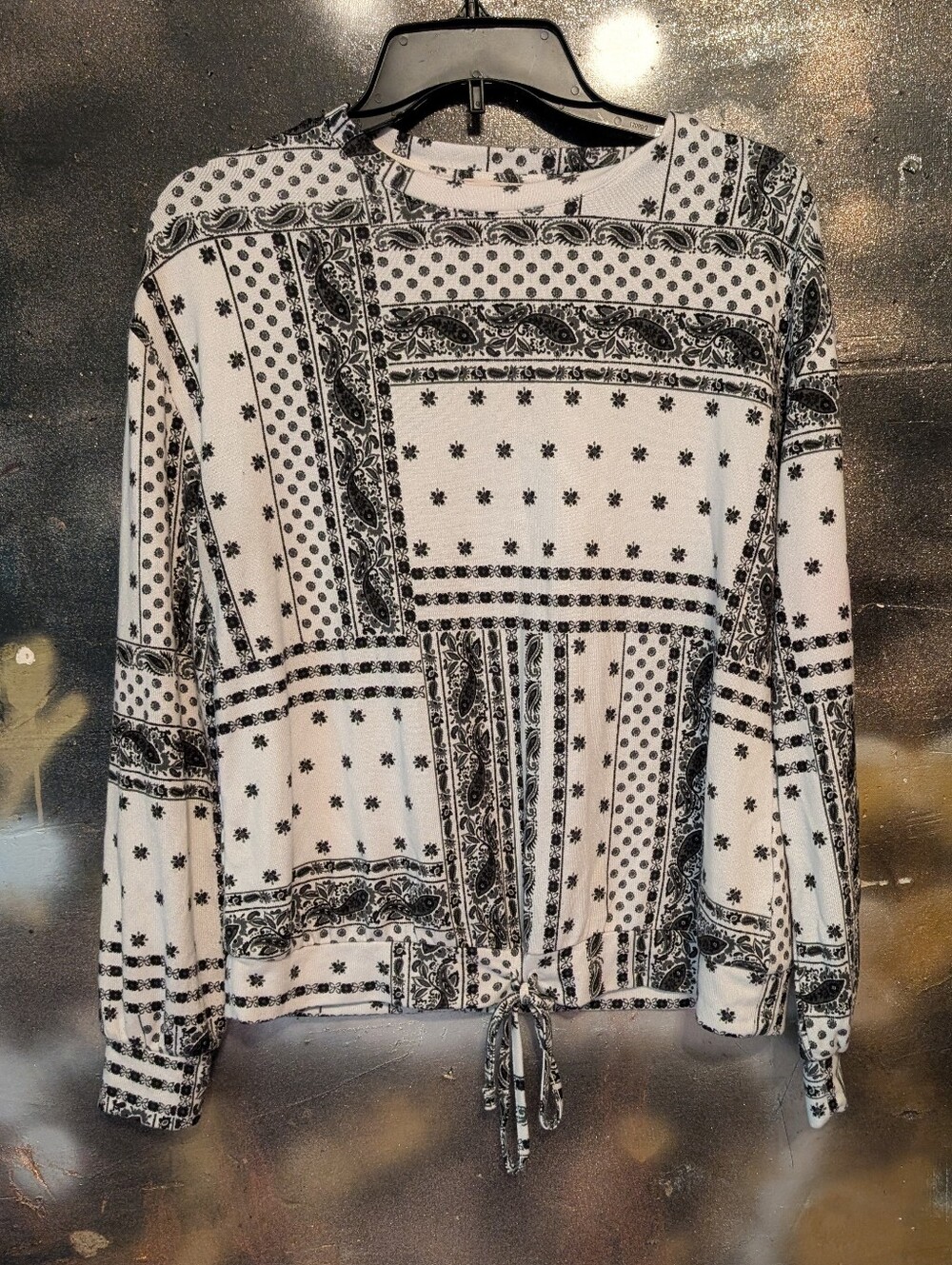 Como Vintage Black & White Bandana Print Crewneck Sweatshirt